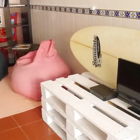 The Wave - Beach 'n' Surf House Гостевой дом Эрисейра